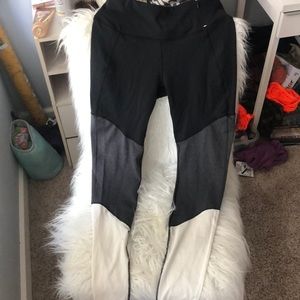 leggings with zipper pocket